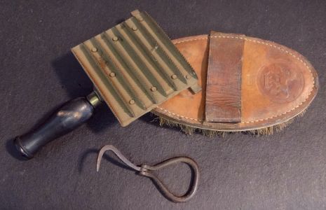 brush-comb-pick